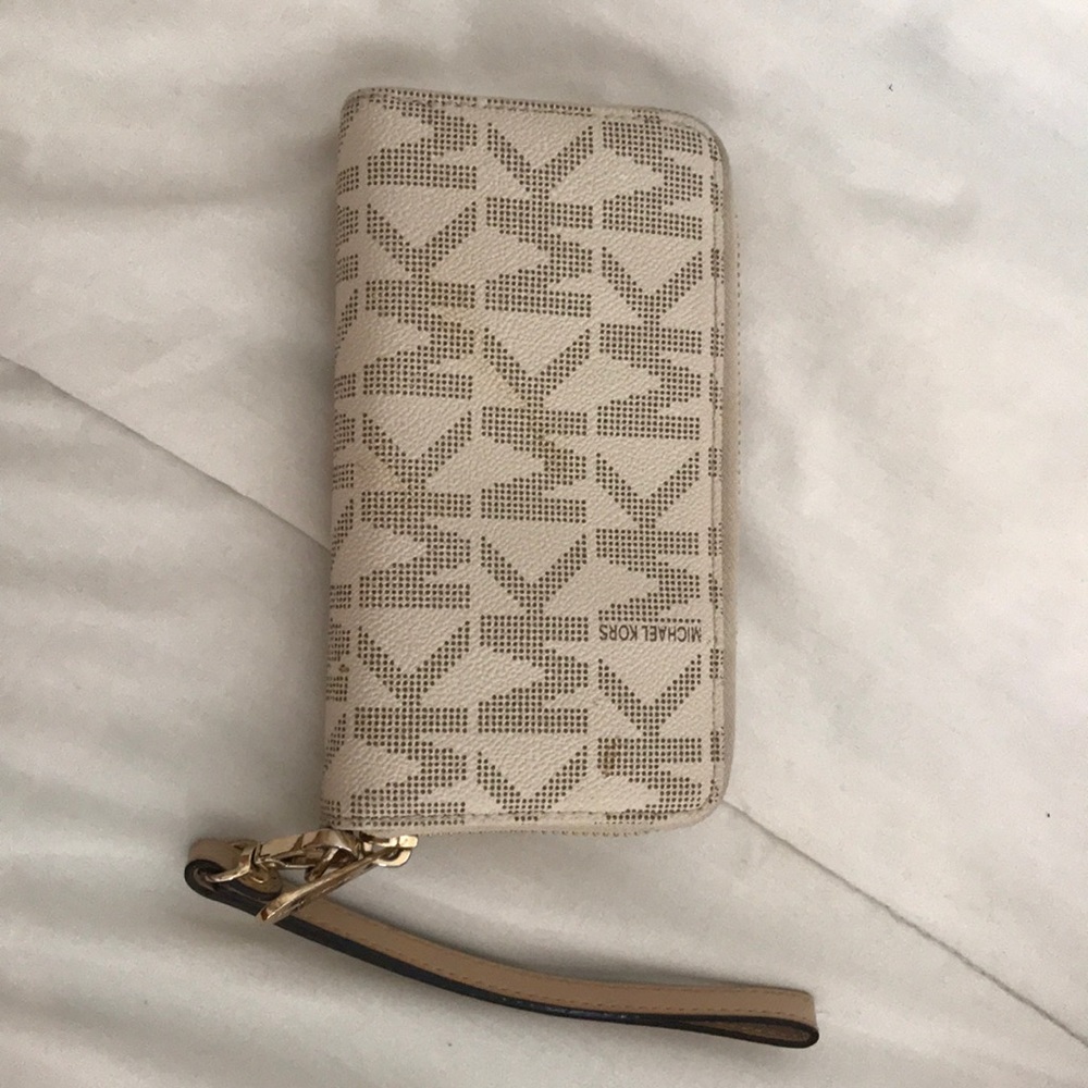 Michael Kors Wallet - Picture 4 of 5